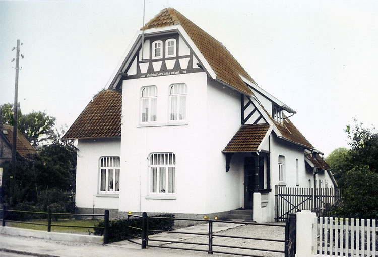 Wohnhaus Schweneker um 1989, zuvor Volksbankfiliale, Hauptstraße 28